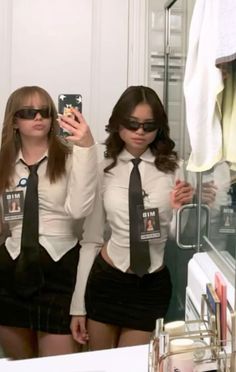 Mib Couples Costume, All Black Character Costumes, Easy Cute Last Minute Halloween Costumes, Monster Mash Costume Ideas, Mib Agent Costume, All Black Costumes Women, Men In Black Costume For Women Duo, Simple Black Halloween Costumes, Men In Black Woman Costume