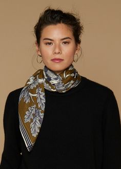 Style Square Scarf, Brown Scarves, Ways To Wear A Scarf, Scarf Outfit, Fall Winter Wardrobe, How To Wear Scarves, Looks Chic, Oak Tree, Looks Style