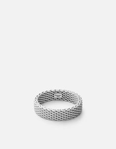 Distinctive design brings out the best in every season with our Moore Mesh Ring for men in matte sterling silver.[tab]Specifications[/tab]Base Metal: Sterling SilverPlating: Rhodium Men Sterling Silver Ring, Bond Style, Mens Designer Jewelry, Gold Pinky Ring, Mens Silver Jewelry, Hand Rings, Mens Rings Fashion, Sterling Silver Mens Rings, Mens Silver Rings