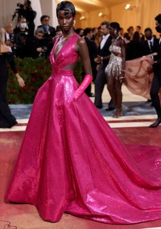 2022 Met Gala Red Carpet Looks - theFashionSpot Anok Yai, Gala Outfit, Gala Fashion, Vintage Versace, Couture Mode