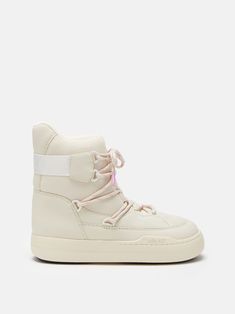 off-white logo print to the rear logo at the sole round toe front lace-up fastening branded insole flat rubber sole Off-white Logo, Mule Sneakers, Low Boots, Moon Boots, Baby Boots, Black White Red, Boots And Sneakers, Kids Boots, Snow Boots