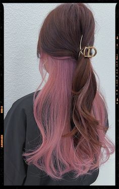 Dark Brown Hair With Peekaboos Pink, Dark Brown With Pink Hair, Light Brown Hair With Pink Peekaboos, Pink In The Back Of Hair, Light Brown Hair With Peekaboos, Peekaboo For Brown Hair, Peekaboo Hair With Brown Hair, Cute Hairdye Hairstyles, Peakaboo Hair Pink