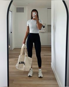 Adrette Outfits, Modele Fitness, Gymwear Outfits, Gym Crush, Look Legging, Gym Attire, Mode Zara, Cute Workout Outfits, Cute Gym Outfits