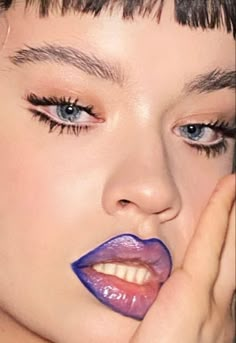 Artsy Makeup, Blue Lips, Edgy Makeup, Creative Eye Makeup, Creative Makeup Looks, Kesha