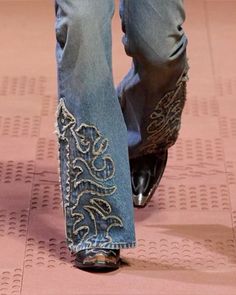 louis vuitton fall 2024 denim jeans Mode Country, Chaps Jeans, Michelle Trachtenberg, Cowgirl Aesthetic, Estilo Hippie, Nikki Sixx, Mode Boho, Denim Ideas, Jeans Diy