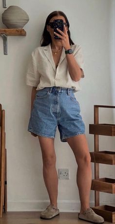 Summer Outfits Birkenstock Boston, Jeans Shorts Outfit Plus Size, Jeans Shorts Outfit Aesthetic, Summer Outfit Birkenstock, Birkenstock Boston With Shorts, Summer Birkenstock Clogs Outfit, Birkenstock Boston Summer Outfit, Summer Outfits Birkenstocks, Summer Boston Outfits