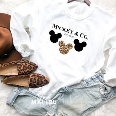 Disney World Outfits Summer, Disney Themed Outfits, Disney Trip Shirts, Diy Disney Shirts