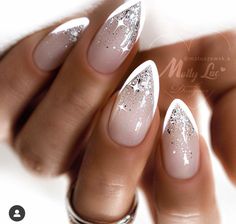 Christmas French Nails, Almond Nail Ideas, Spring Manicure, Nails Designer, Sassy Nails, Christmas Gel Nails, Glamour Nails, Almond Nails Designs, Almond Nail