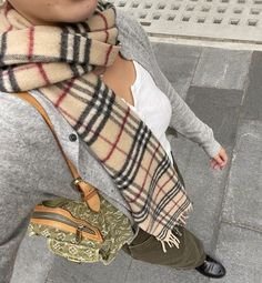 Plaid Scarf Outfit, Tumblr Outfits, Swaggy Outfits, Outfit Combinations, Insta Photo Ideas