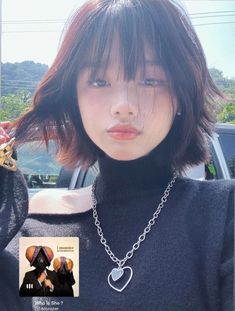 Straight Short Hair With Bangs Asian, Short Haïr Cut For Straight Hair, How To Straight Bangs, Grunge Straight Hair, Haircut For Straight Hair Girl, Straight Hair Haircuts Women, Short Side Bangs Long Hair, Short Bob Side Bangs, Short Hair With Straight Bangs