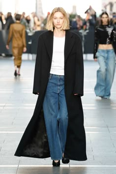 Gauchere RTW Fall 2023 [PHOTOS] – WWD 2023 Trends, Denim Trends, Fall 2023, 가을 패션, 2023 2024, Edgy Fashion, Long Coat, Paris Fashion, Paris Fashion Week