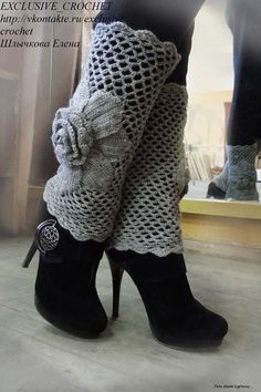 Polaina croche... new style leg warmers,,,way prettier than what we had in the 80's Crochet Boot Cuff, Gilet Crochet, Mode Crochet, Boots Patterns