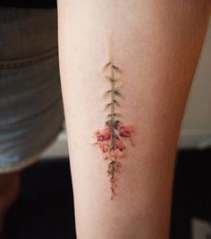 an image of a tattoo on someone's leg