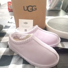 This Are Brand New Uggs In Lavender In The Original Box Never Worn Size 4 In Kids Or A Woman's Size 5.5 Preppy Stuff For Christmas List, Light Pink Uggs, Purple Uggs, Pink Ugg Slippers, Uggs Slippers, New Uggs, Ugg Kids