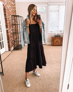 Black Dress Casual Summer, Hoodie Sweatshirt Dress, Fashion Haul, Jean Jacket Outfits, Denim Jacket Outfit, Dress With Jean Jacket, Casual Outfit Inspiration, Fashion Jackson, Paris Outfits