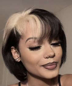 Long Pixie Hairstyles Curly Hair, Mulet Hair For Black Women, Short Hairstyle Ideas For Black Women, Flipped Short Hair, "bixie" Haircut Black Women, Medium Short Haircut Women, Skunk Stripe Pixie Cut, Wolf Cut Hair Black Women, Skunk Stripe Short Hair