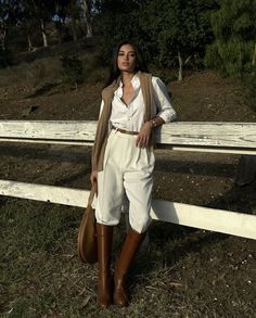 Old Equestrian Style, Ride Horse Outfit, Old Money Bohemian, Horse Style Clothing, Old Money Safari Outfit, Equestrian Casual Outfits, Preppy Night Out Outfits, Horseriding Aesthetic Outfit, Horse Riding Style