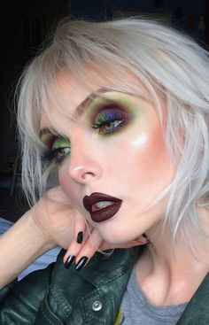 Boho Witch Makeup, Witchy Eyeliner, Colorful Goth Makeup, Witchy Makeup, Makeup Christmas, Rave Makeup, Bumbo, Alternative Makeup, Eye Makeup Designs