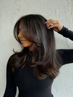 Fall Layered Haircuts, Bouncy Layered Haircut, Low Layers Haircut, Medium Length Haircut Blowout, Layered Hair For Thick Hair, Flicky Blow Dry, Haircuts Trends 2024, Wolf Cut Blowout, Butterfly Haircut Thick Hair