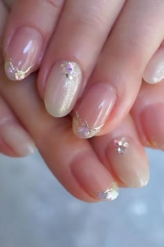 Nails With Mehendi, Dainty Nail Designs, Dainty Nail Art, Bridal Nail Art Designs, Asian Nails, Simple Gel Nails, Minimalist Nails, Pretty Acrylic Nails, Nail Art Inspiration