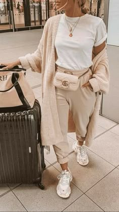 Comfy Travel Outfit, Fashion Travel Outfit, Leggings Outfit Casual, Joggers Outfit, Long Flights, Travel Outfits, Mode Casual