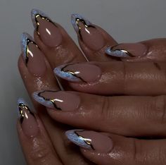 Gold Nails Classy, Nails Gold Detail, Gold Detail Nails, Nails Gold Accent, Classy Gold Nails, Gold Flake Nails, Winter Nails Colors, Bday Nails, December Nails