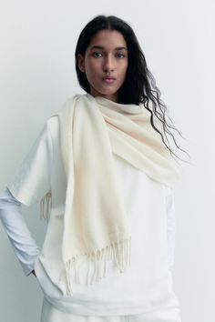 Scarf in woven fabric with fringe at short sides. Fall Fringe Scarves, Cream Scarf, Woven Scarf, Woven Scarves, M Beauty, Fashion Company, World Of Fashion, Woven Fabric, Personal Style