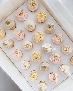 Beautiful & delicious cupcakes✨ Perfect for weddings & bridal showers 😍😍 Cupcakes by @onlysweetco Bridal Shower Muffins, Bridal Shower Mini Cupcakes Ideas, Mini Boho Cupcakes, Elegant Mini Cupcakes, Bridal Shower Cupcake Flavors, Bridal Shower Cupcake Ideas Classy, Decorated Mini Cupcakes, Boho Bridal Shower Cupcakes