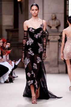 2018 Runway Dresses, Grunge Red Carpet Looks, Grunge Runway, Floral Runway, Galia Lahav, Fashion Sketchbook, Runway Dresses