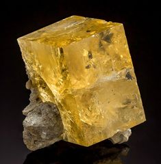 Minerals, Crystals & Fossils - Fluorite - May Stone and Sand Quarry, Fort Wayne,... Manipura Chakra, Yellow Crystals, Black Pinterest, Yellow Gems, Yellow Gemstones, Summer Street, Spring Jewelry