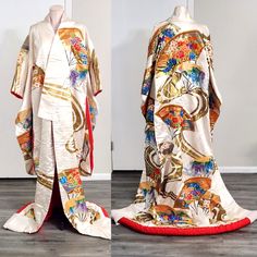 Heavily Embroidered Uchikake Japanese Wedding Kimono Duster Like New Condition. Silk Kimono For Wedding And Festive Occasions, Red Long Kimono For Wedding, Long Red Kimono For Wedding, Japanese Haori, Long Embroidered Kimono For Wedding, Vintage Red Kimono For Wedding, Traditional Red Kimono For Wedding, Embroidered Festive Kimono For Wedding, Festive Embroidered Wedding Kimono