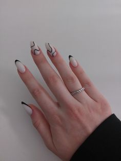 Black And White Nails Ideas Short, Black And White Nails Simple, Nail Art Basic, Minimal Nail Design, Black White Nails, Minimal Nails Art, Hello Nails, Subtle Nails