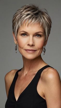 Stylish Short Hairstyles for Women Over 50 Judy Dench Hair, Short Spiky Hairstyles, Bob Haircut Curly, Hair Upstyles