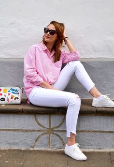 Pink Linen Shirt Outfit, Linen Shirts Women Outfits, Linen Shirt Outfit Women, Glasses Outfits, Linen Blouse Outfit, Pink Linen Shirt, Linen Shirt Outfit, Semi Casual Outfit, Orange Glasses