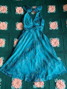 Vintage mermaid dress. Size small. Brand- alyn paige. Beautiful aquamarine color with floral detailing. So beautiful! Halter top. Great condition! Mermaidcore Prom Dress, Y2k Halter Dress, 90s Hoco Dresses, Halter Hoco Dress, Aquamarine Outfit, Mermaid Inspired Outfits, Aquamarine Dress, 2000s Dress, Y2k Mini Dress