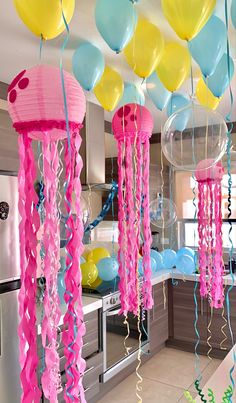 #bobesponja #spongebob #spongebobparty #fiestabobesponja #partydecor Krabby Patty Cake, Spongebob Outfit Ideas Women, Spongebob Party Decorations Ideas, Spongebob Gender Reveal Ideas, Spongebob Bouquet, Spongebob Squarepants Party Decorations, Spongebob Birthday Backdrop, Sponge Bob Themed Birthday Party Ideas