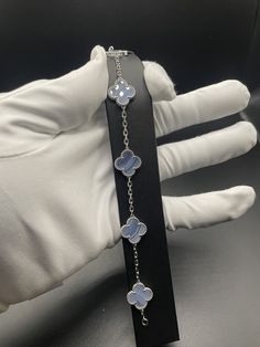 White gold bracelet in VCA style: 18k white gold Length: 19CM Stone: Chalcedony Vca Bracelet, Vintage Alhambra Bracelet, Alhambra Bracelet, White Gold Bracelet, Adjustable Bracelet, Charm Bracelets, Shopping List, Favorite Jewelry, Gold Bracelet