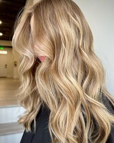 Blonde Highlights With Honey Lowlights, Cool Tone Honey Blonde Hair, Natural Blonde With Babylights, Honey Blonde Hair Blended Roots, Warm Buttery Blonde Hair, Subtle Blonde Highlights In Blonde Hair, Blond Haircut Ideas, Brunette With Honey Blonde Highlights, Light Blonde Hair Balayage