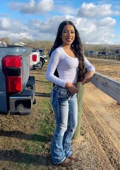 Mexican Pants Outfit, Country Latina Outfits, School Vaquera Outfits, Tachuachita Outfit, Western Latina Outfits, Vaquera Belts, Casual Vaquera Outfits, Vaquera Outfit Ideas, Latina Western Outfits