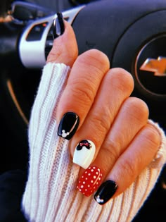 Mickey Mouse Accent Nails, Disney 50th Anniversary Inspired Nails, Simple Gel Nails Short Disney, Cute Disney Gel Nails, Disney Gel Manicure, Disney World Inspired Nails, Disney Nails Acrylic Short, Cute Nails For Disney