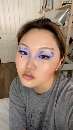 Glass Animals Concert Makeup, Pippin Makeup, Artistic Makeup Ideas, Creative Eyeshadow Looks, Future Makeup, Teknik Makeup, Alien Makeup, Artsy Makeup, Punk Makeup