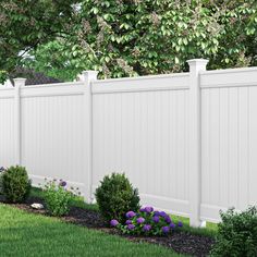 Looking for added privacy? Our popular Emblem vinyl fence panels offer full privacy and feature decorative top and bottom rails, so you do not have to sacrifice style. The easy to assemble panels utilize GrippLok™ technology, a unique material composition within fence rails that provides structural durability to decrease bending or sagging over time. Installation is quick with coordinating pre-routed posts, no hardware required. Freedom Emblem 6-ft H x 8-ft W White Privacy Vinyl Flat-top Fence P White Privacy Fence, Vinyl Fence Landscaping, Decking Outdoor, White Vinyl Fence, Diy Privacy Fence, Vinyl Fence Panels, Front Lawn Landscaping, Vinyl Privacy Fence, Privacy Fence Panels