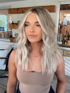 Cool Blonde Hair With Shadow Root, Medium Blonde Hair Length, Cool Blonde Medium Length Hair, Semi Blonde Hair, Mid Style Haircut, Prom Hair Blonde Medium Length, Blonde Hair Length Ideas, Beachy Blonde Hair Mid Length, Trendy Hair Blonde