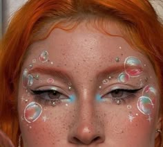 Out Of The Box Makeup Looks, Bubble Eye Makeup, Creative Art Makeup Looks, Bubble Eyeliner, Bubble Makeup Look, Creative Makeup Ideas Art Inspiration, Water Makeup Look, Creative Eye Makeup Design, Fun Graphic Liner