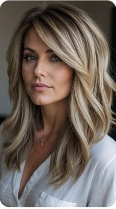 Latest Medium Length Haircut, Medium Long Thick Haircut, Layered Mom Haircut, How To Style My Hair Easy Hairstyles, Women Layered Haircut Medium, Short To Medium Length Hair Styles, Medium Length Haircut Easy To Style, Haircuts For Fall 2024, Medium Trendy Haircuts For Women