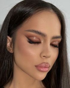 Summer To Fall Makeup, Make Up Inspirations, Spanish Wedding Makeup, Holiday Makeup Looks 2023, Fall Makeup Looks 2023, 2023 Fall Makeup, Smoked Eyeliner Makeup, Angle Makeup Looks, 2023 Eyeshadow Looks