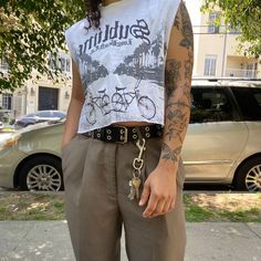 Grunge Lesbian Style, Masc Lesbian Country Outfits, Stylish Masc Lesbian Outfits, Tomboy Chic Summer Outfits, Pretty Masc Outfits, Masc Lesbian Cowboy Outfit, Feme Masc Outfits, Tattoo Ideas For Masc Women, Plus Masc Fashion