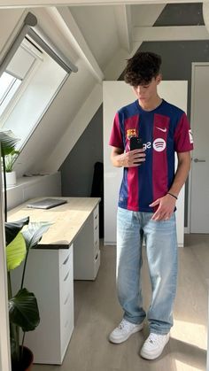 Jersey Outfits Men Football, Soccer Jersey Outfit Men’s, Guy Outfits Streetwear, Aesthetic Jersey Outfit, How To Style A Soccer Jersey, Outfit With Jersey Football, Barcelona Shirt Outfits, Football Shirts Outfit, Football Practice Outfit