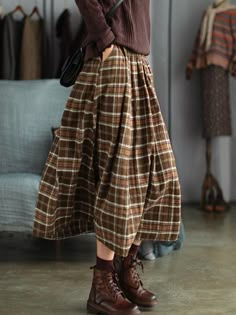 Artistic Retro Plaid A-Line Skirt BLACK WHITE-FREE SIZE Coffee Outfit, Mode Hippie, Mode Inspo, Winter Mode, Plaid Skirt, 가을 패션, Mode Vintage, Plaid Skirts, Mode Inspiration