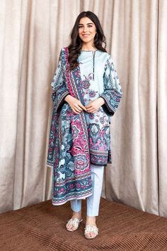 Sophisticated Silhouettes: Fancy Kurti Ensembles Cotton Suit Designs, Elegant Fashion Outfits, Kameez Designs, Latest Dress Design, Stylish Short Dresses, Pakistani Fancy Dresses, Pakistani Dresses Casual, Beautiful Pakistani Dresses, Dress Design Patterns